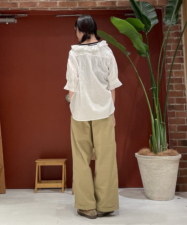 サカサイスズカさんの「BEAMS WOMEN｜BEAMS BOY / ミリタリー チノパンツ」を使ったコーディネート
