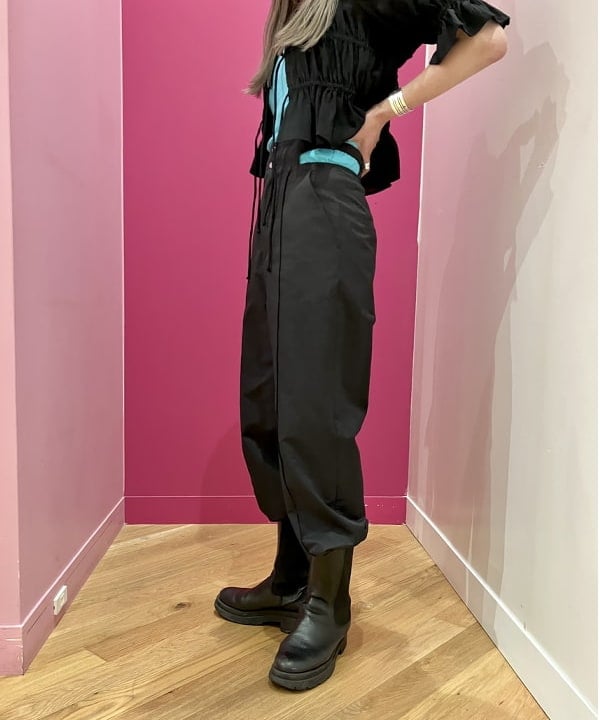 椎葉 未琴さんの「BEAMS WOMEN｜Ray BEAMS / カットアウト ベルト パンツ」を使ったコーディネート