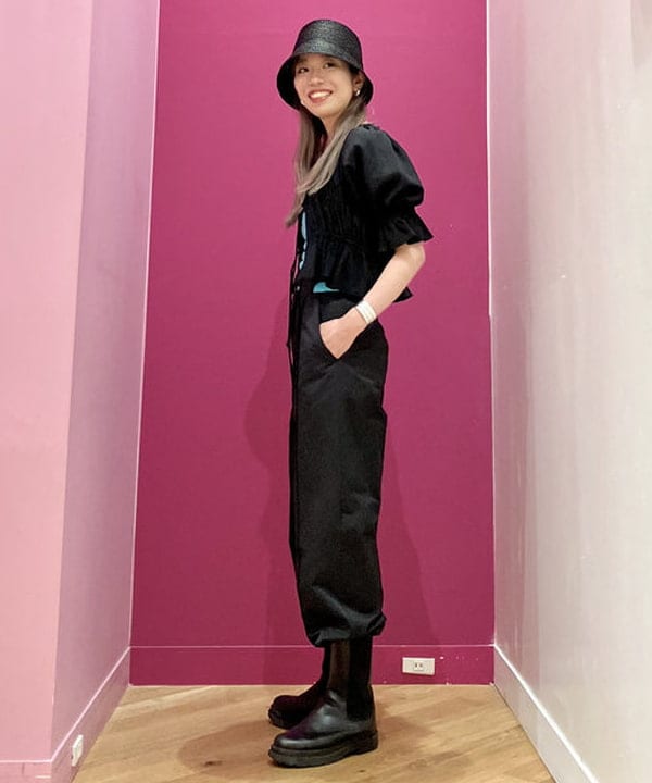 椎葉 未琴さんの「BEAMS WOMEN｜Ray BEAMS / カットアウト ベルト パンツ」を使ったコーディネート