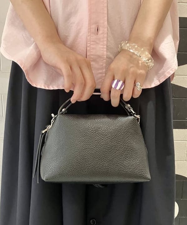 小原 もこさんの「BEAMS WOMEN｜GIANNI CHIARINI / ALIFA レザーショルダーバッグ S」を使ったコーディネート