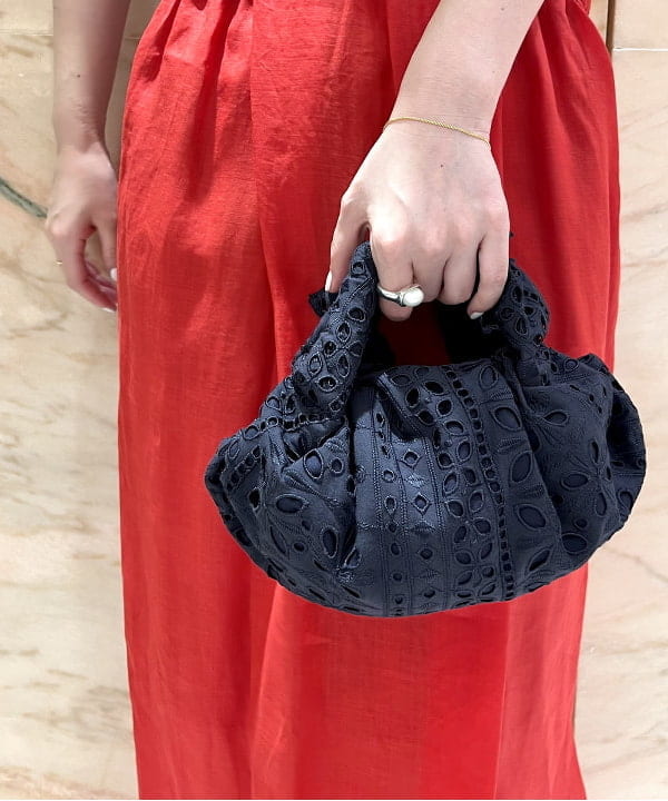 shirakiさんの「BEAMS WOMEN｜PAPYRUS / Candy Wrapper レース ハンドバッグ M」を使ったコーディネート