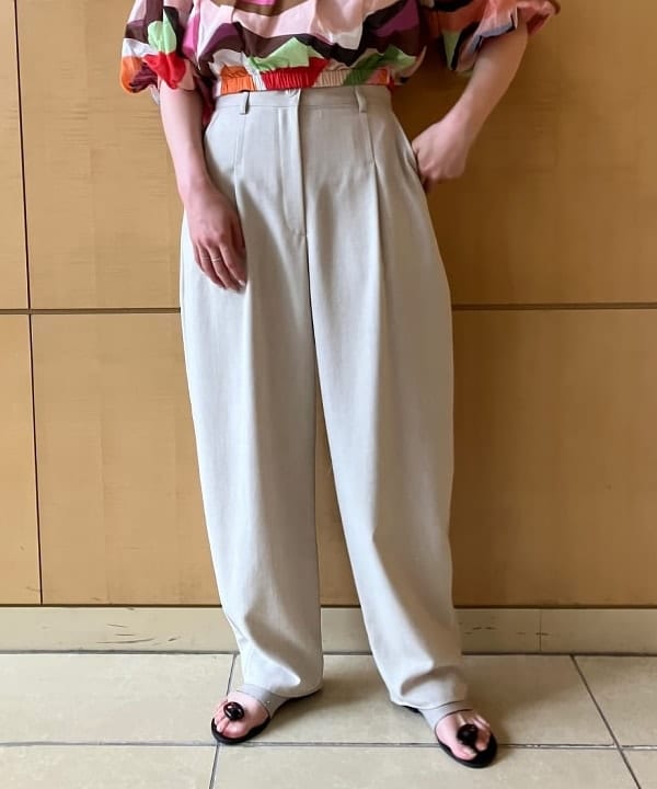 SAKAIさんの「BEAMS WOMEN｜Devotion TWINS / プリント クロップド トップス」を使ったコーディネート