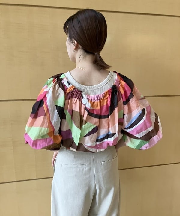 SAKAIさんの「BEAMS WOMEN｜Devotion TWINS / プリント クロップド トップス」を使ったコーディネート