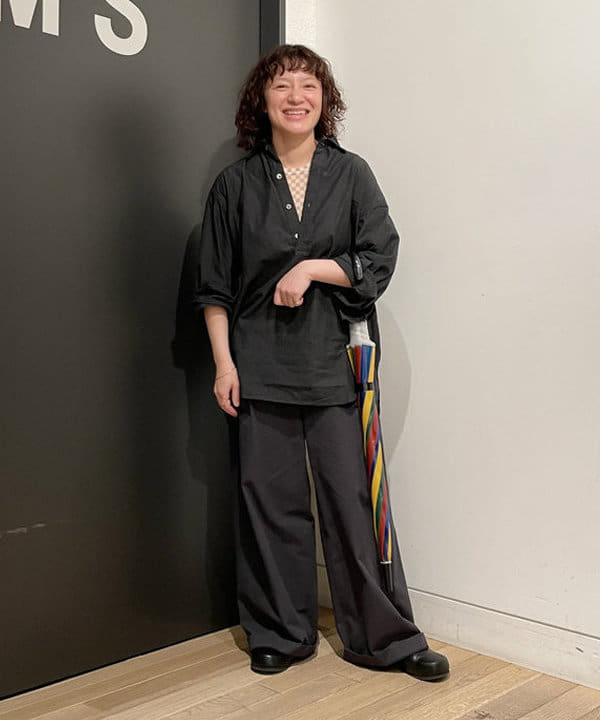 IZUMI MAYUMIさんの「BEAMS WOMEN｜Demi-Luxe BEAMS / コットン リネン リラックス パンツ」を使ったコーディネート