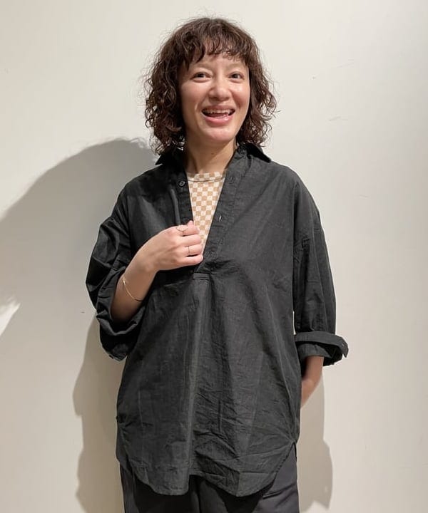 IZUMI MAYUMIさんの「BEAMS WOMEN｜Demi-Luxe BEAMS / コットン リネン リラックス パンツ」を使ったコーディネート