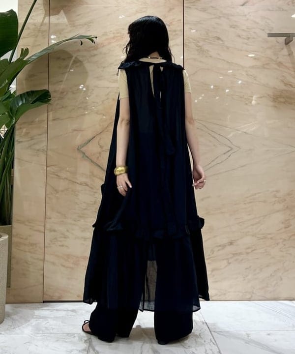 中丸　栞さんの「BEAMS WOMEN｜Devotion TWINS × Demi-Luxe BEAMS / 別注 ラッフル ノースリーブ ドレス」を使ったコーディネート