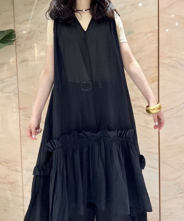 中丸　栞さんの「BEAMS WOMEN｜Devotion TWINS × Demi-Luxe BEAMS / 別注 ラッフル ノースリーブ ドレス」を使ったコーディネート