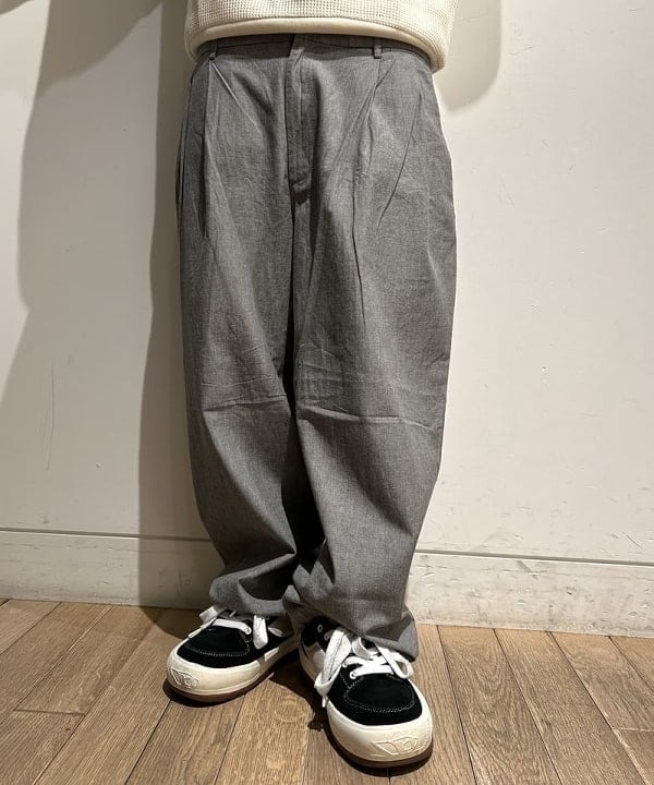 佐藤 大斗さんの「BEAMS WOMEN｜BEAMS / ダンガリー 2プリーツ スラックス」を使ったコーディネート