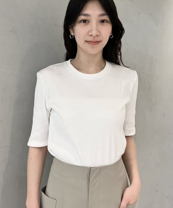 坂本 涼花さんの「BEAMS WOMEN｜スタイリスト佐藤佳菜子 × SLOANE × Demi-Luxe BEAMS / 別注 リブTシャツ」を使ったコーディネート