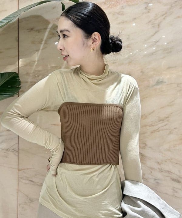 佐藤 美樹さんの「BEAMS WOMEN｜Demi-Luxe BEAMS / リブ ニット ビスチェ」を使ったコーディネート