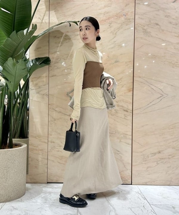佐藤 美樹さんの「BEAMS WOMEN｜Demi-Luxe BEAMS / リブ ニット ビスチェ」を使ったコーディネート