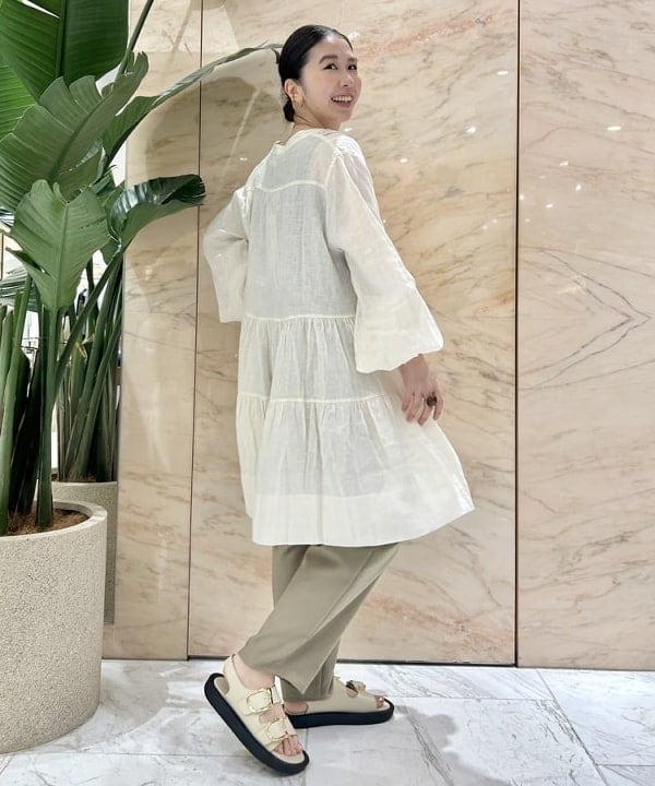 佐藤 美樹さんの「BEAMS WOMEN｜Demi-Luxe BEAMS / 1タック ベルテッド パンツ」を使ったコーディネート