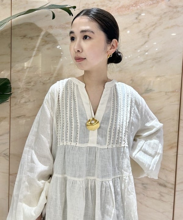 佐藤 美樹さんの「BEAMS WOMEN｜Demi-Luxe BEAMS / 1タック ベルテッド パンツ」を使ったコーディネート