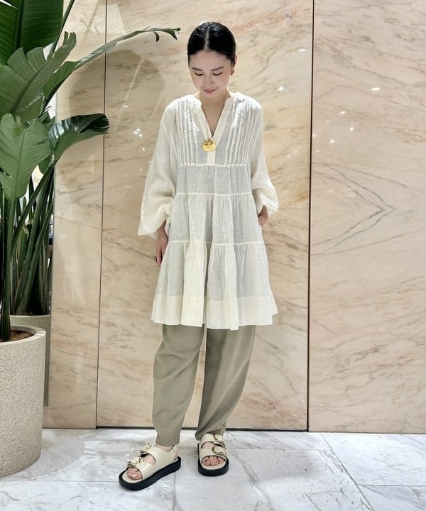 佐藤 美樹さんの「BEAMS WOMEN｜Demi-Luxe BEAMS / 1タック ベルテッド パンツ」を使ったコーディネート