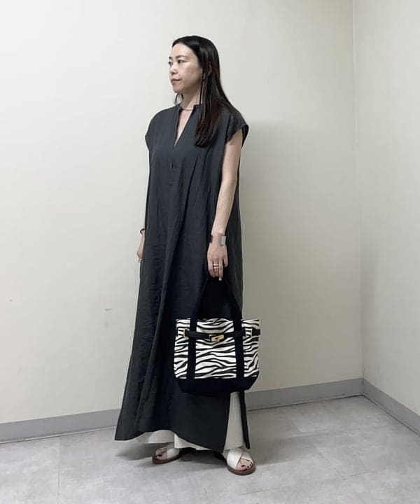 関 桂子さんの「BEAMS WOMEN｜Demi-Luxe BEAMS / 真鍮 チョーカー」を使ったコーディネート
