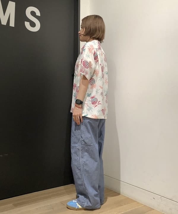 おはぎ(萩原)さんの「BEAMS WOMEN｜ラインロゴ ショートスリーブ Tシャツ」を使ったコーディネート