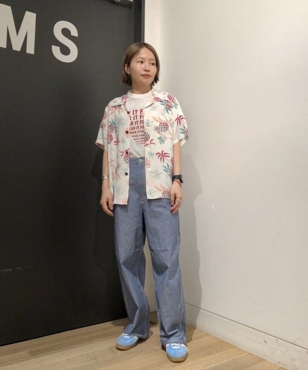 おはぎ(萩原)さんの「BEAMS WOMEN｜ラインロゴ ショートスリーブ Tシャツ」を使ったコーディネート