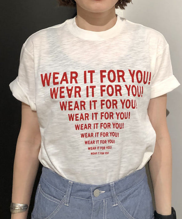 おはぎ(萩原)さんの「BEAMS WOMEN｜ラインロゴ ショートスリーブ Tシャツ」を使ったコーディネート