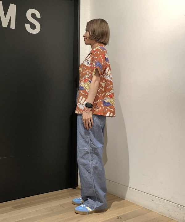 おはぎ(萩原)さんの「BEAMS WOMEN｜ラインロゴ ショートスリーブ Tシャツ」を使ったコーディネート