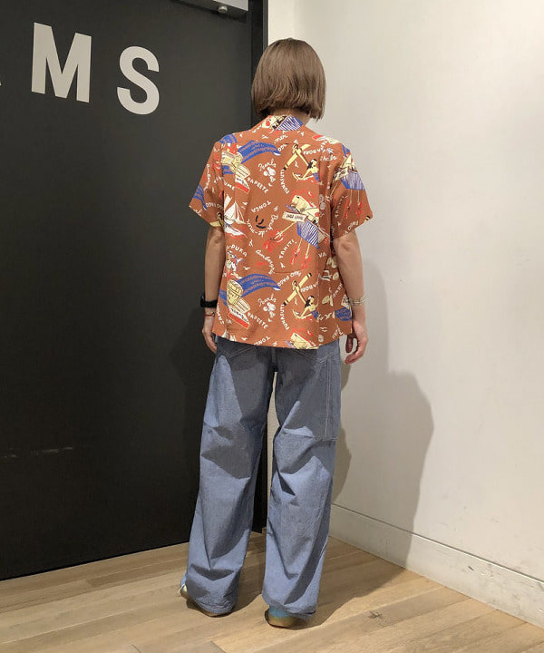 おはぎ(萩原)さんの「BEAMS WOMEN｜ラインロゴ ショートスリーブ Tシャツ」を使ったコーディネート