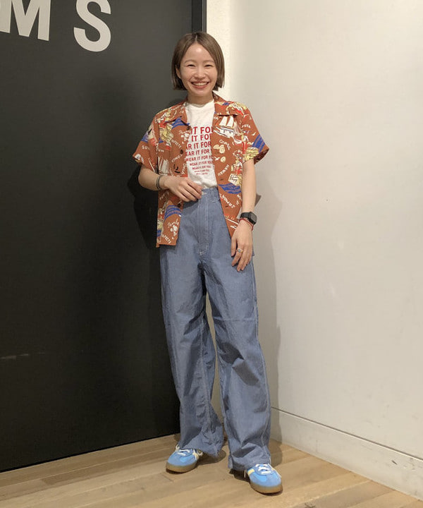 おはぎ(萩原)さんの「BEAMS WOMEN｜ラインロゴ ショートスリーブ Tシャツ」を使ったコーディネート