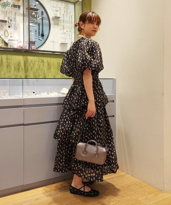 saori KATOさんの「BEAMS WOMEN｜Ray BEAMS / ボールチェーン リボン ネックレス」を使ったコーディネート