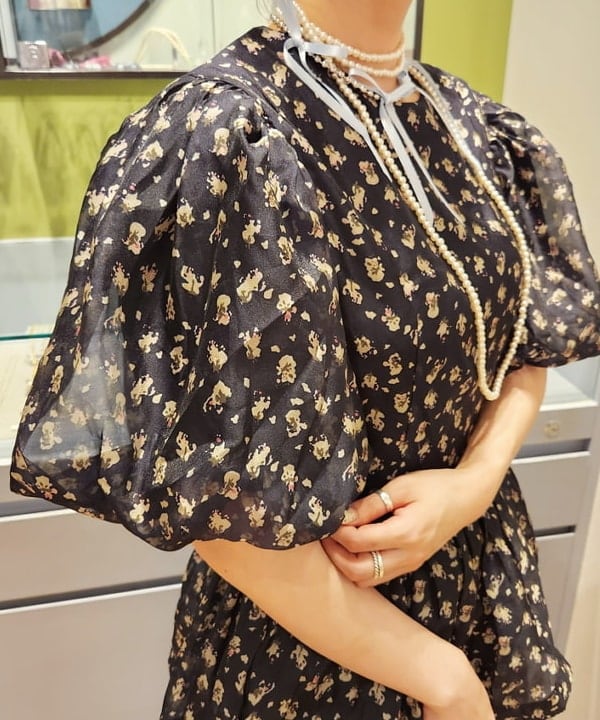 saori KATOさんの「BEAMS WOMEN｜Ray BEAMS / ボールチェーン リボン ネックレス」を使ったコーディネート
