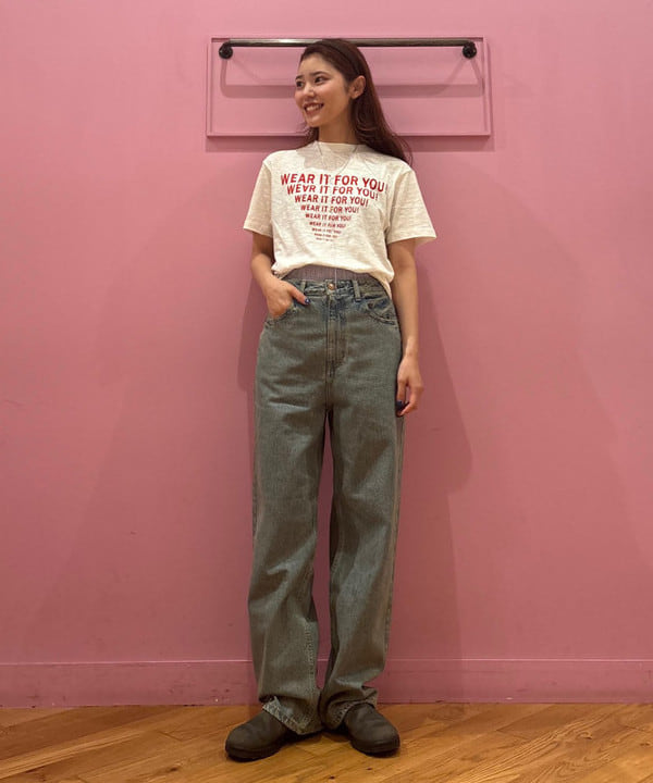 佐々木 南美さんの「BEAMS WOMEN｜ラインロゴ ショートスリーブ Tシャツ」を使ったコーディネート