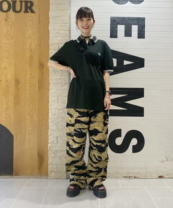 りかちょび/岸本梨佳さんの「BEAMS WOMEN｜〈MEN〉BUZZ RICKSON'S × BEAMS / 別注 GOLD TIGER STRIPE TROUSERS」を使ったコーディネート