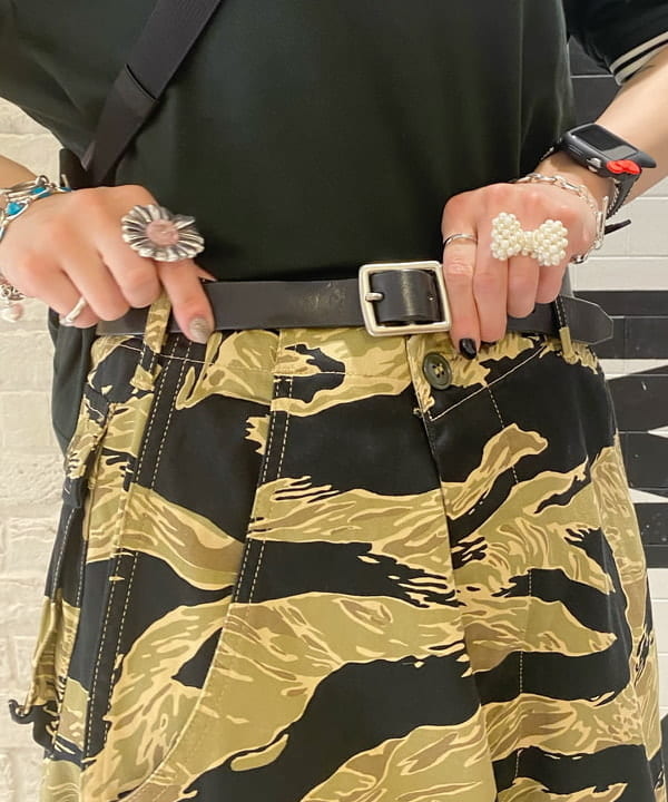 りかちょび/岸本梨佳さんの「BEAMS WOMEN｜〈MEN〉BUZZ RICKSON'S × BEAMS / 別注 GOLD TIGER STRIPE TROUSERS」を使ったコーディネート