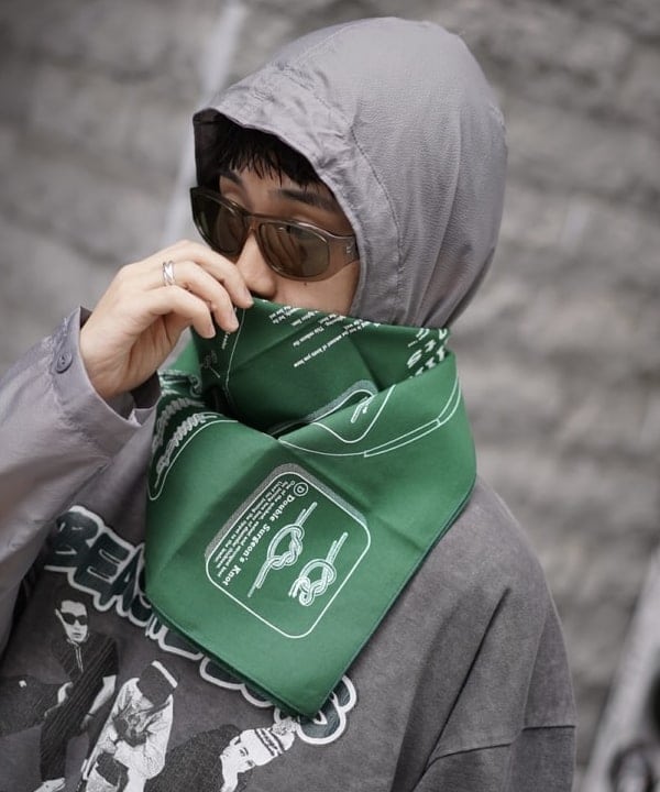 DAIKOKUさんの「BEAMS WOMEN｜The Printed Image / BANDANA」を使ったコーディネート