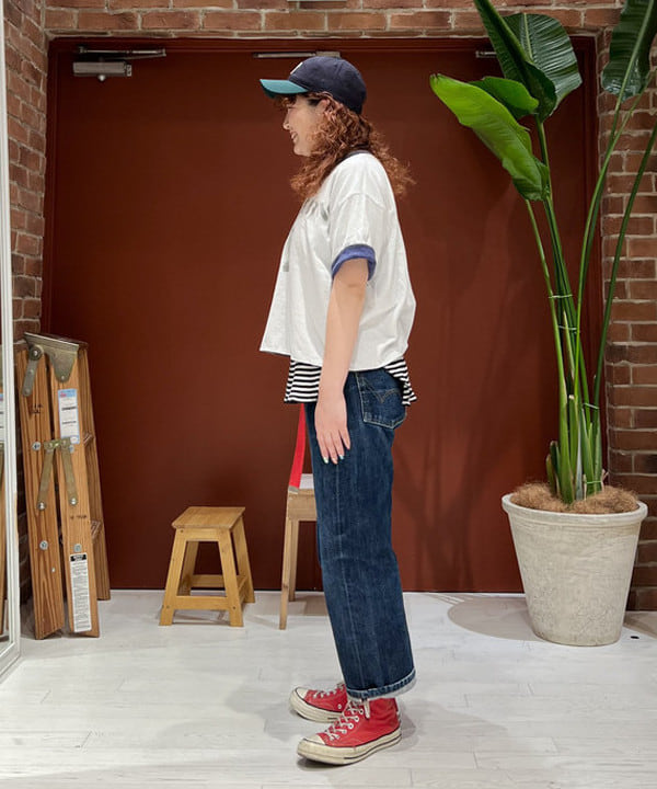 エノモト アミさんの「BEAMS WOMEN｜WAREHOUSE & CO. × BEAMS BOY / 別注 ステンシル リバーシブル Tシャツ」を使ったコーディネート