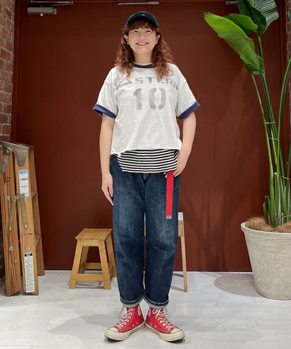 エノモト アミさんの「BEAMS WOMEN｜WAREHOUSE & CO. × BEAMS BOY / 別注 ステンシル リバーシブル Tシャツ」を使ったコーディネート