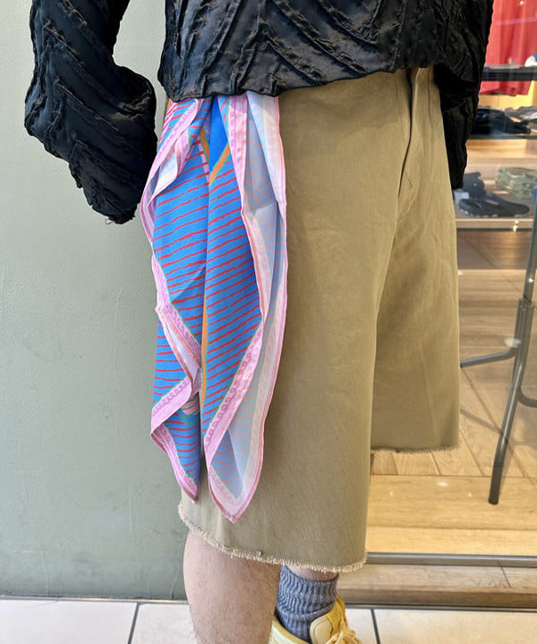 佐藤 大斗さんの「BEAMS WOMEN｜BEAMS PLUS /  ガーメントダイ ツイル カットオフ プレーンフロント ショーツ」を使ったコーディネート