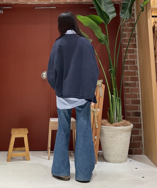サカサイスズカさんの「BEAMS WOMEN｜BEAMS BOY / ドビー ストライプ ビッグ ボタンダウン シャツ」を使ったコーディネート