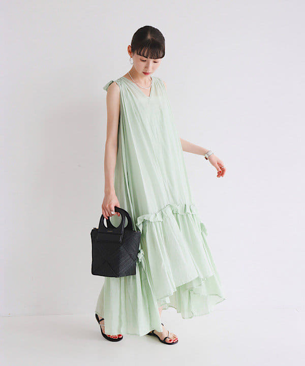 shibataさんの「BEAMS WOMEN｜PHILIPPE AUDIBERT / Carolyne ワイドバングル」を使ったコーディネート
