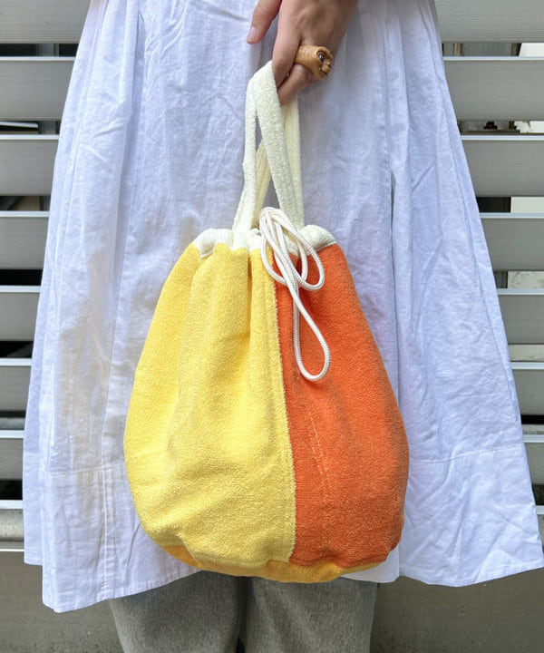 まつむさんの「BEAMS WOMEN｜NAPRON × BEAMS BOY / 別注 パイル ペイシェント バッグ」を使ったコーディネート