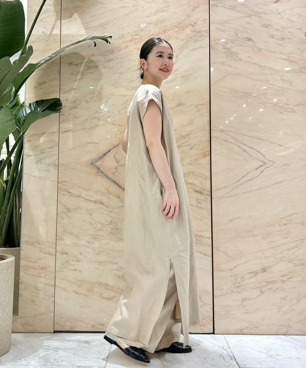 佐藤 美樹さんの「BEAMS WOMEN｜リネン リラクシーパンツ .M」を使ったコーディネート
