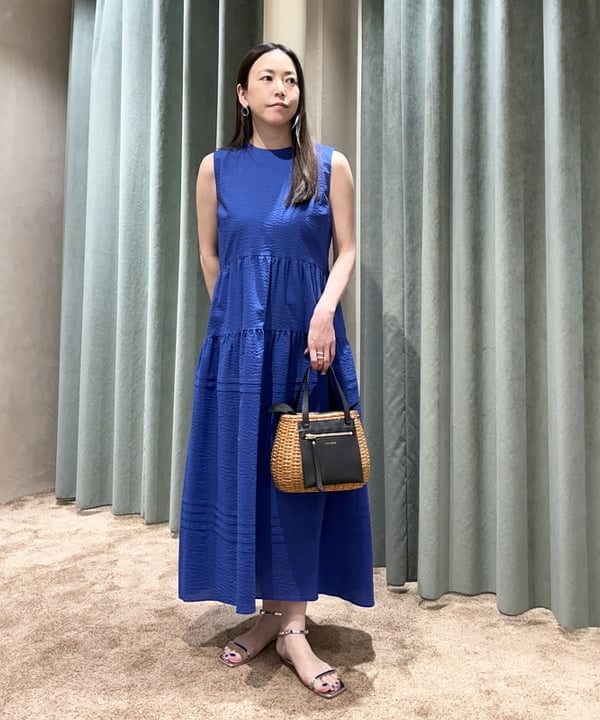 関 桂子さんの「BEAMS WOMEN｜Demi-Luxe BEAMS / リップル ティアードワンピース」を使ったコーディネート