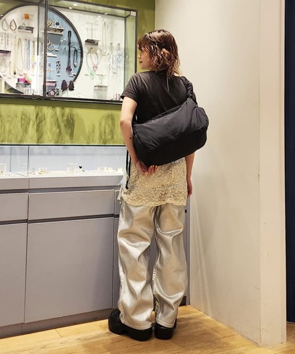 saori KATOさんの「BEAMS WOMEN｜Ray BEAMS / 箔プリント デニムパンツ」を使ったコーディネート