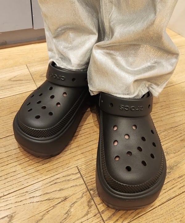 saori KATOさんの「BEAMS WOMEN｜Ray BEAMS / 箔プリント デニムパンツ」を使ったコーディネート