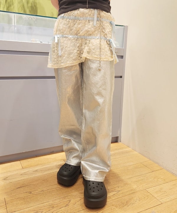 saori KATOさんの「BEAMS WOMEN｜Ray BEAMS / 箔プリント デニムパンツ」を使ったコーディネート