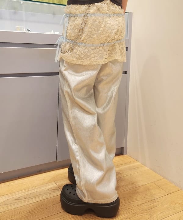 saori KATOさんの「BEAMS WOMEN｜Ray BEAMS / 箔プリント デニムパンツ」を使ったコーディネート