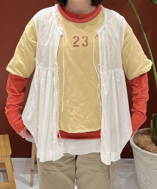 クロサワさんの「BEAMS WOMEN｜WAREHOUSE & CO. × BEAMS BOY / 別注 ステンシル リバーシブル Tシャツ」を使ったコーディネート