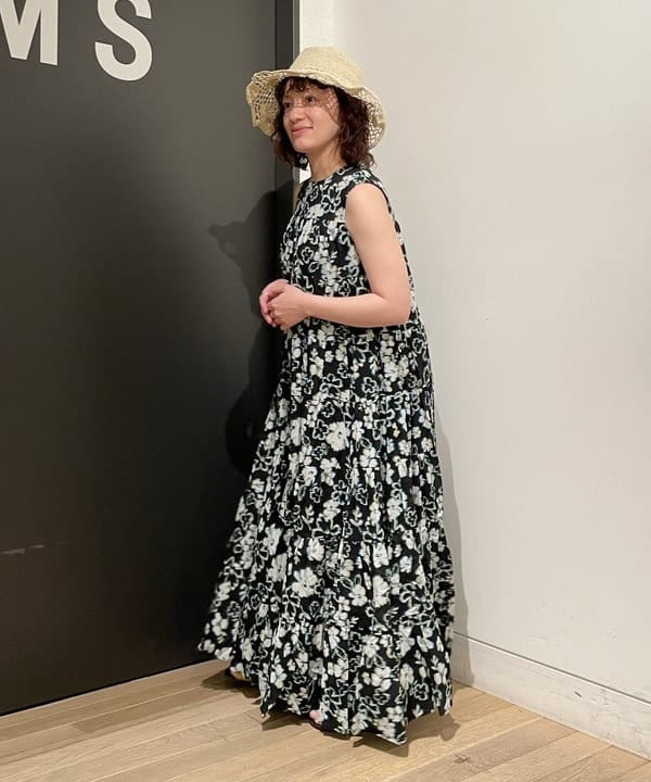 IZUMI MAYUMIさんの「BEAMS WOMEN｜Ray BEAMS / 細編み ペーパー ブリム ハット」を使ったコーディネート