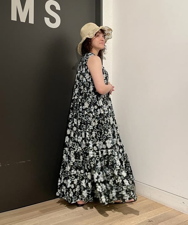 IZUMI MAYUMIさんの「BEAMS WOMEN｜Ray BEAMS / 細編み ペーパー ブリム ハット」を使ったコーディネート