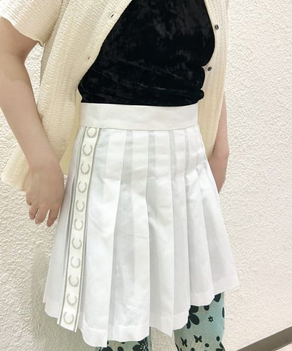 庭野 優紀さんの「BEAMS WOMEN｜FRED PERRY &times; Ray BEAMS / 別注 Skirt」を使ったコーディネート