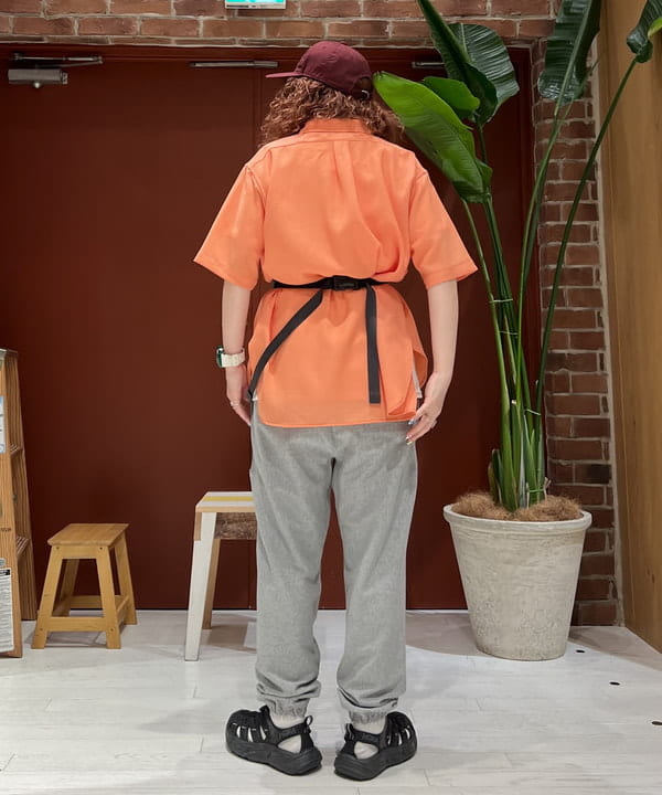 エノモト アミさんの「BEAMS WOMEN｜BEAMS BOY / ポリエステルメッシュ ボタンダウン シャツ」を使ったコーディネート