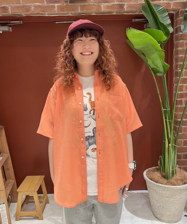 エノモト アミさんの「BEAMS WOMEN｜BEAMS BOY / ポリエステルメッシュ ボタンダウン シャツ」を使ったコーディネート
