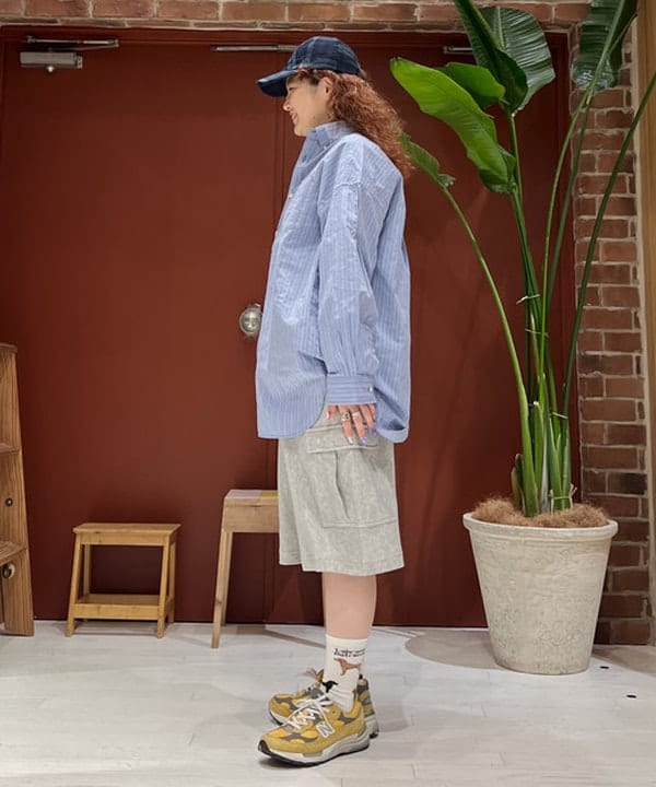 エノモト アミさんの「BEAMS WOMEN｜BEAMS BOY / ドビー ストライプ ビッグ ボタンダウン シャツ」を使ったコーディネート